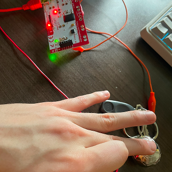  Testing the up arrow key with a finger contact, noting the responsiveness of the Makey Makey to light touch and how the p5.js particles shift position on screen.
